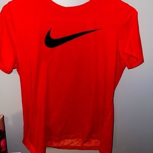 Nike men’s swoosh logo sportswear t shirt